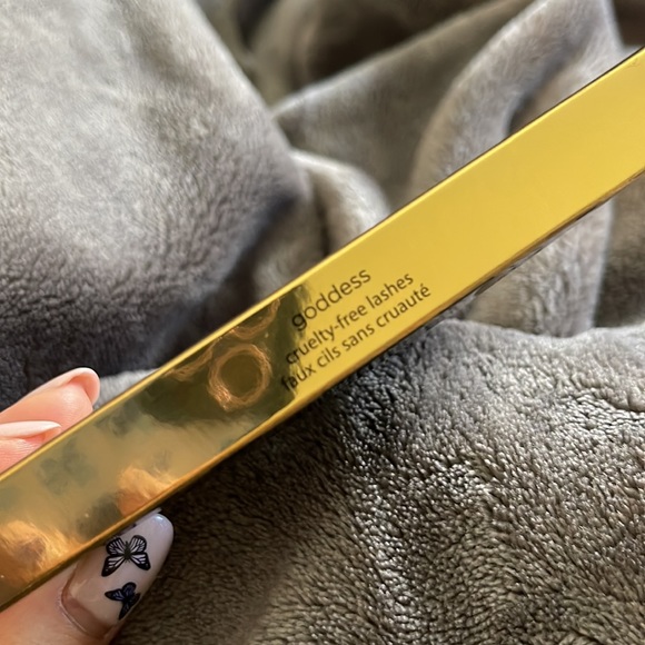 TARTE - Goddess False Lashes - Picture 2 of 7